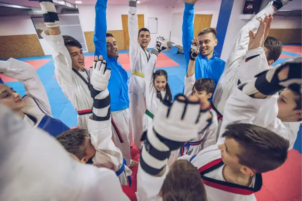 TDAH e Socialização: Como o Taekwondo Ajuda Crianças a Fazer Amigos e Construir Confiança 